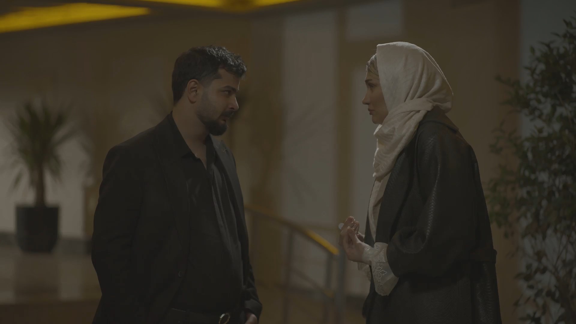 آنجا کسی دیوانه نیست